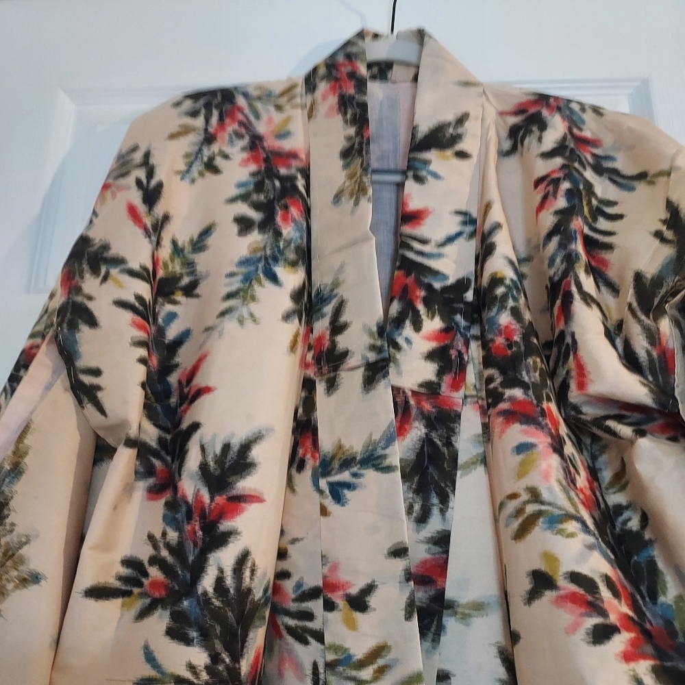 Vintage Japanese Kimono w/ fuzzy floral design - Picture 8 of 11